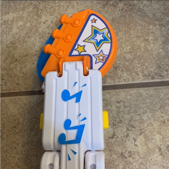 VTech Strum and Jam Kidi Musical Guitar Band - Picture 5 of 10